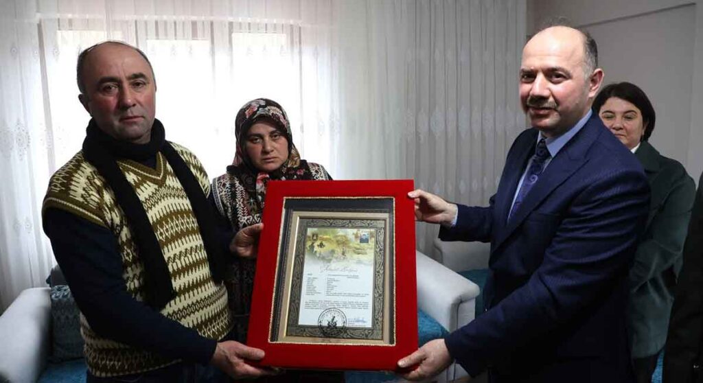 Şehit Köroğlu’nun ailesine şehadet belgesi verildi