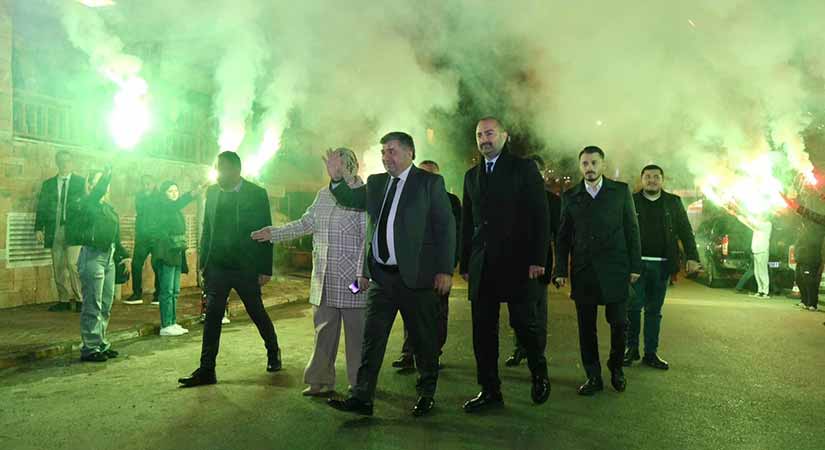 Yılmaz: Başkan Şenlikoğlu peş peşe ikinci döneme göz kırpıyor