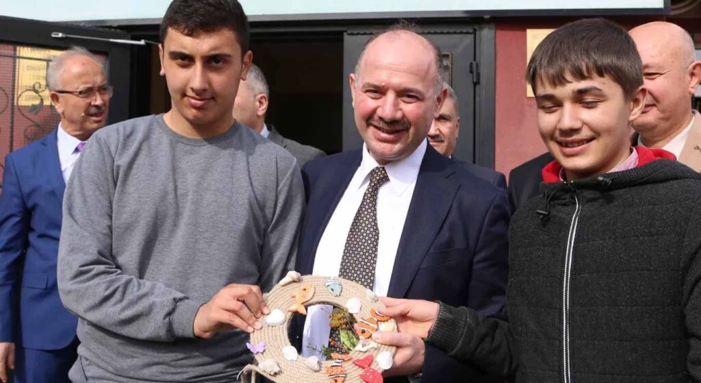 Vali Serdengeçti, Tirebolu’da