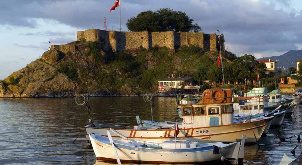 Eğitime hizmet alkışlanır