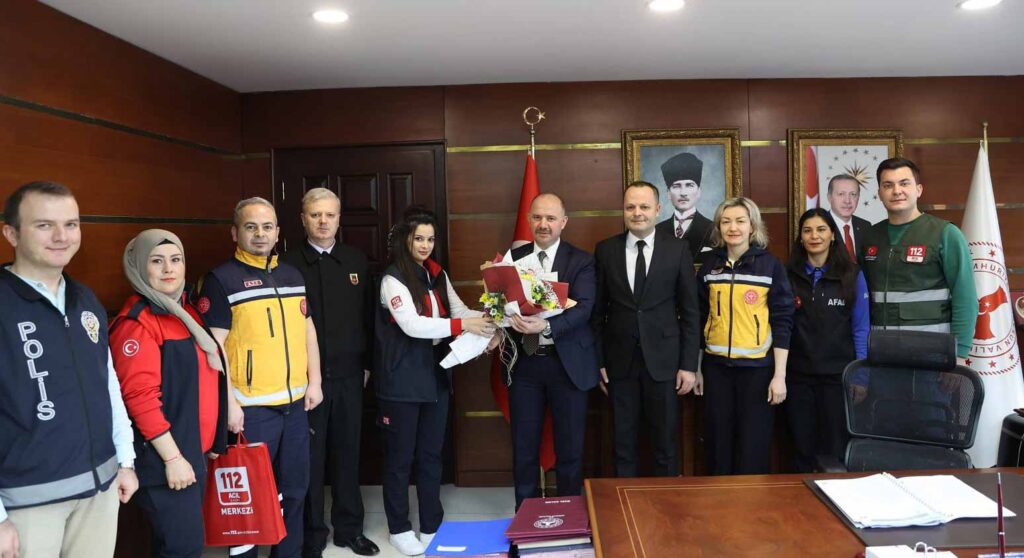 Vali Serdengeçti 112 personelini kutladı