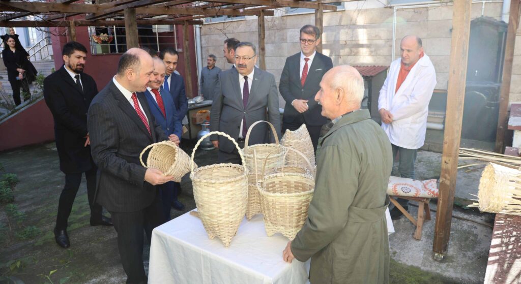 Vali Serdengeçti’den, kurslar hakkında bilgi aldı
