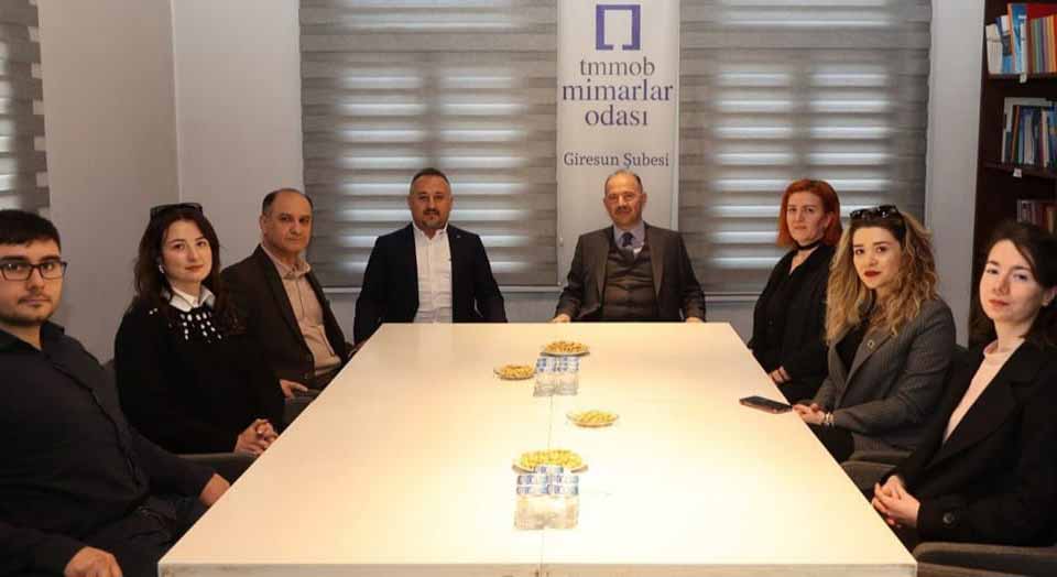 Vali Serdengeçti, Mimarların konuğuydu