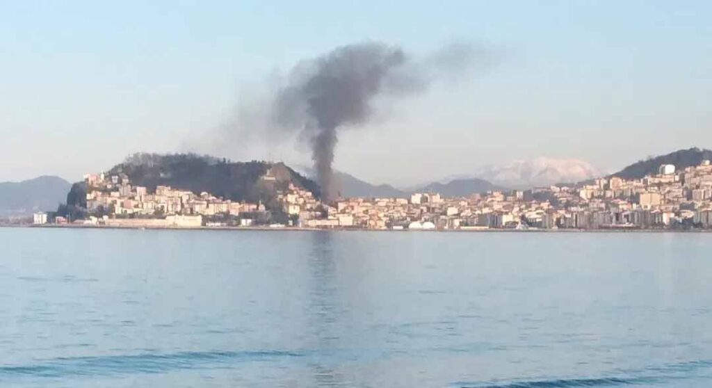 Kapu Kahvede korkutan yangın