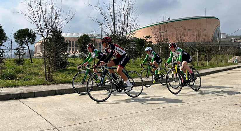 70 sporcu yarıştı 