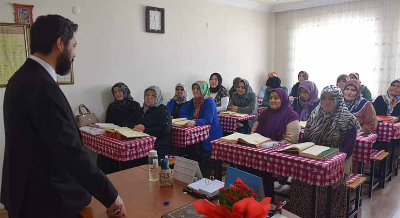 Müftü kadınlar gününü kutladı