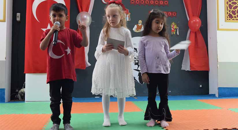 Minik Öğrenciler İstiklal Marşını Ezbere Okudu