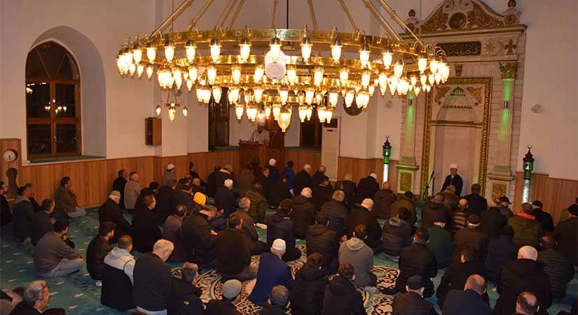 Giresun genelindeki camilerde ilk teravih namazı kılındı 