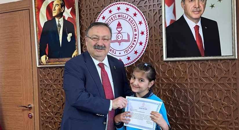 Ödüllerini gururla aldılar