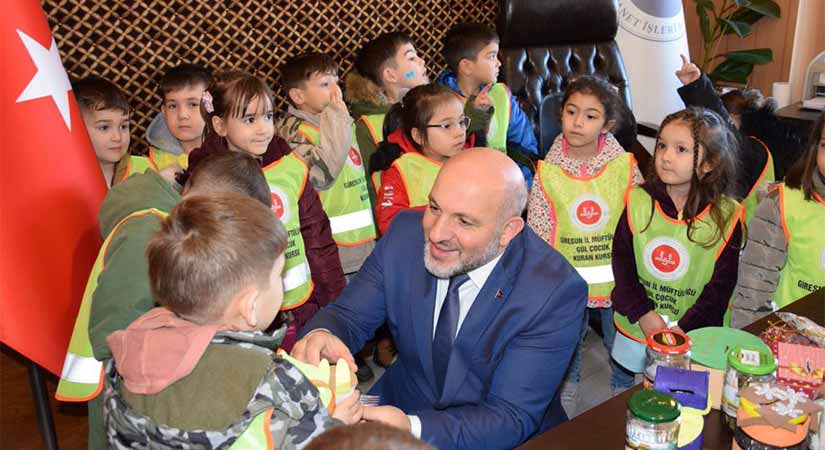 Minik öğrencilerden Filistin’e anlamlı destek