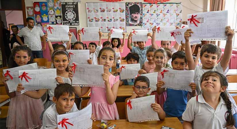 Öğrencilere yeni tasarımlı karne de verilecek