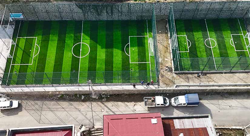 Semt sahaları gençleri sevindiriyor