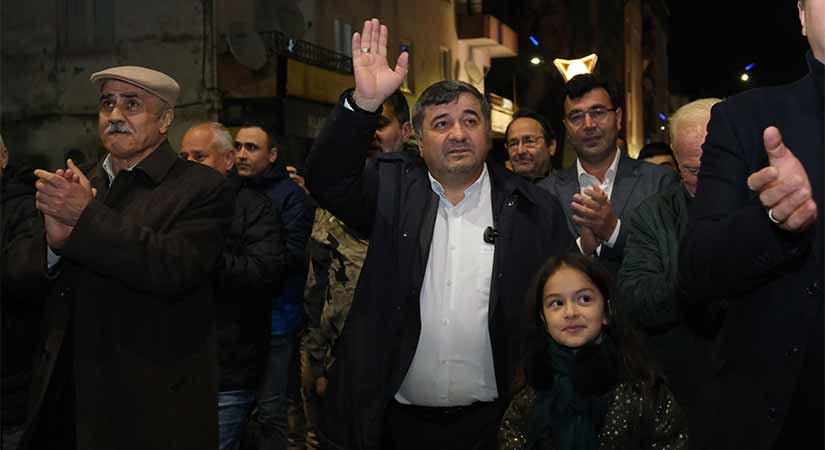 Şenlikoğlu, anketlerde açık ara önde kazanıyor