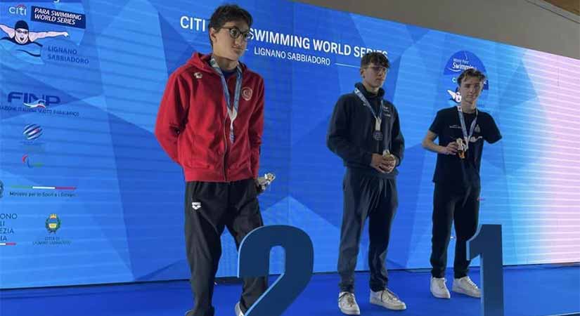 Gümüş madalya aldı