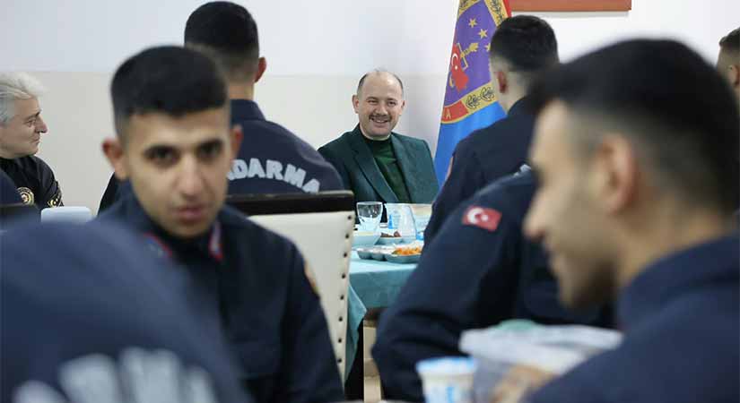 Vali Serdengeçti, kahraman askerlerle iftar sofrasında