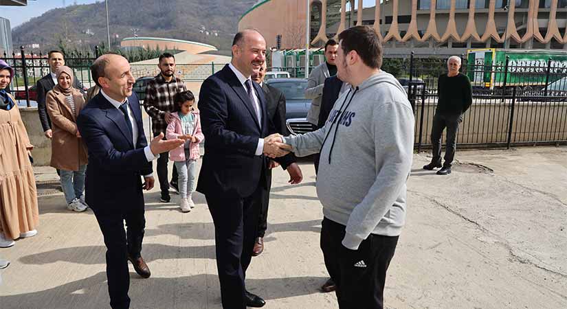 Vali özel çocuklarla buluştu