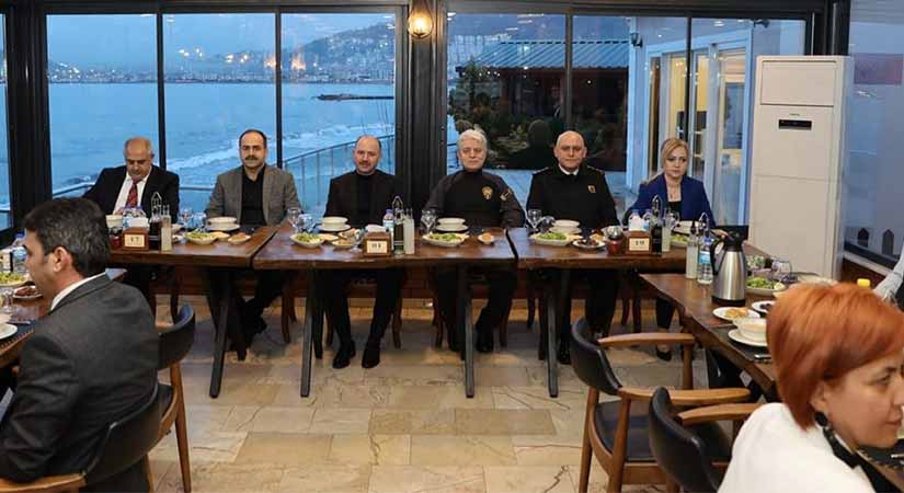 Vali Serdengeçti, polis teşkilatı ile iftarda buluştu
