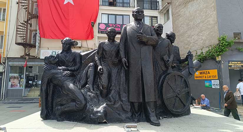 Atatürk Anıtı Eski Yerine Taşınacak