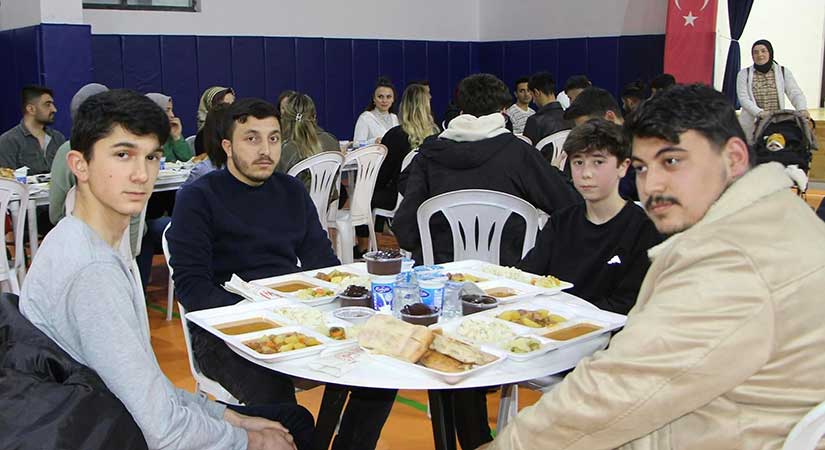 Espiye’de gençler iftarda buluştu