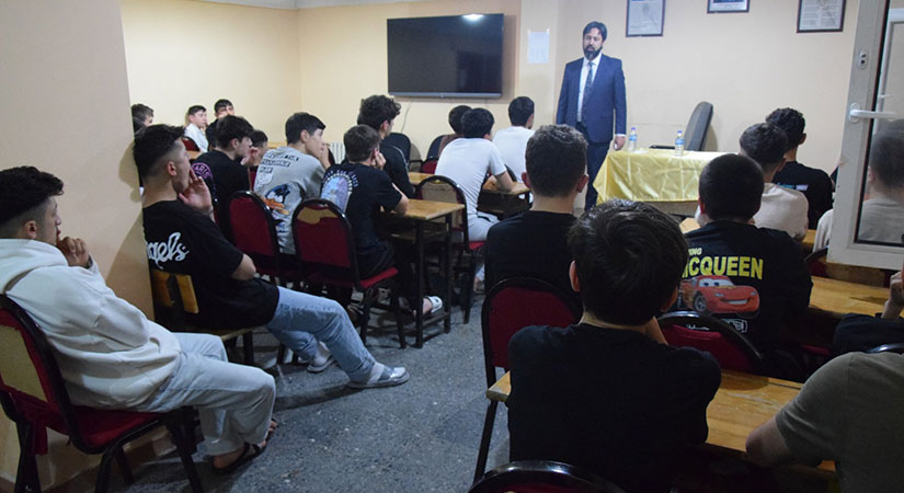 Espiye İlçe Müftüsü Osman Gülbe, öğrencilerle buluştu