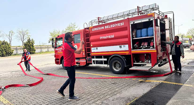 Şebinkarahisar’da seyir halindeki araç alev aldı