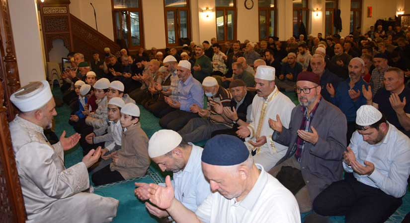 Kadir Gecesi dualarla idrak edildi