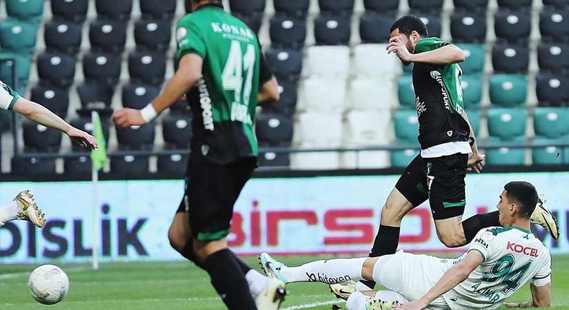 Listede olmayan oyuncu sahaya sürdüler