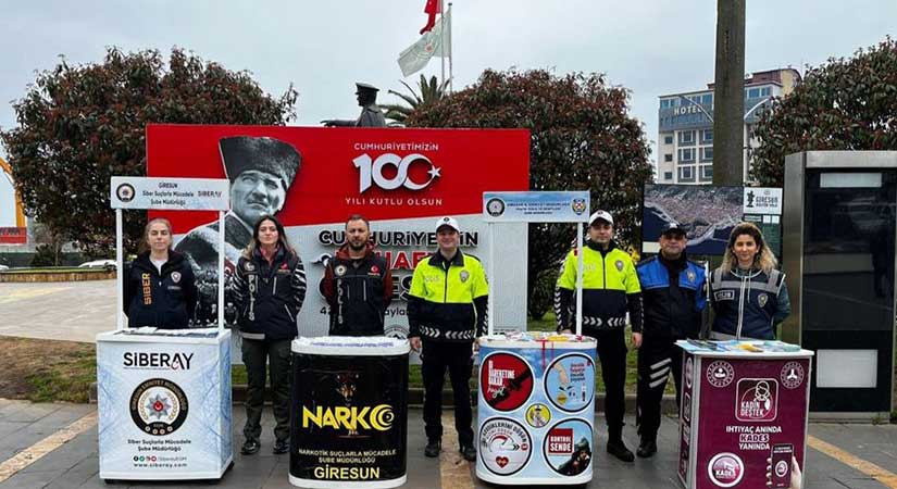 Giresun Polisi stantta halkı bilgilendirdi