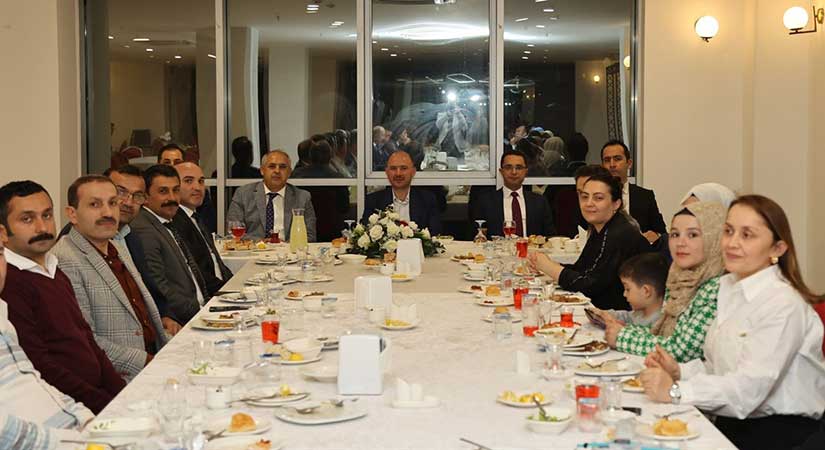 Vali Serdengeçti’den Valilik Personeline İftar
