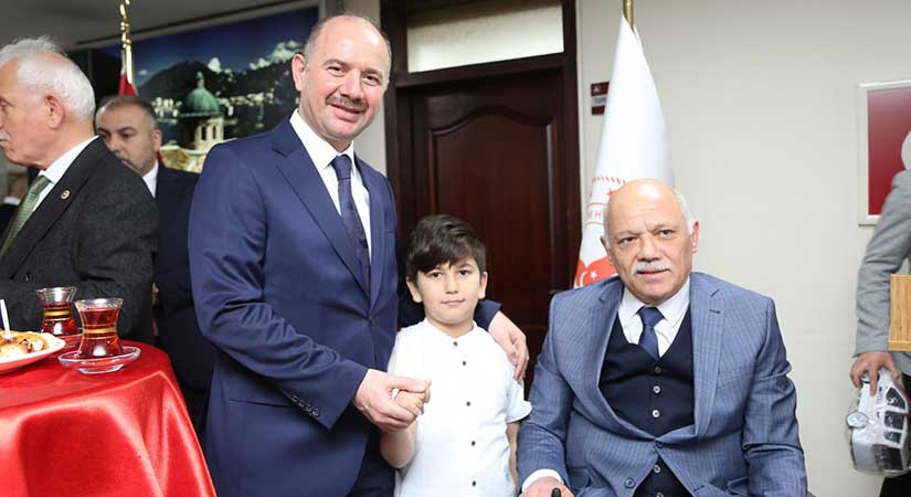 Vali Serdengeçti’nin ev sahipliğinde, toplu bayramlaşma