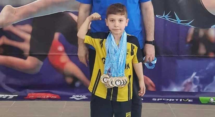 Yüzücülerimiz altın madalya topladı
