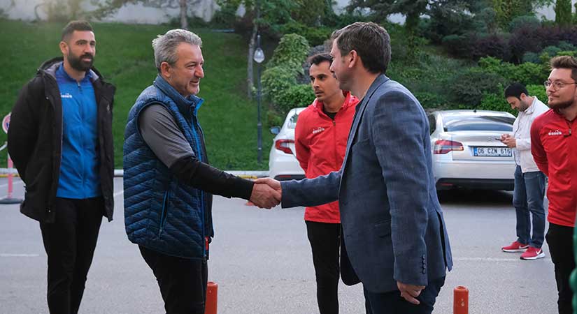 Milletvekili Konal’dan Giresunspor kafilesine jest