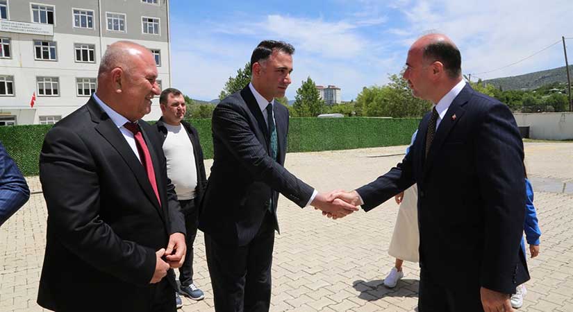 Vali Serdengeçti, Çamoluk ilçesini ziyaret etti