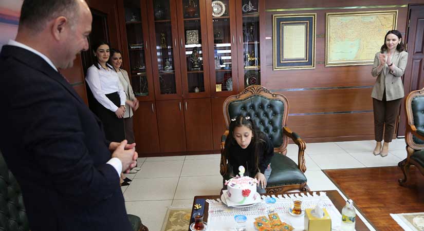 Vali Serdengeçti’den şehit kızına sürpriz doğum günü