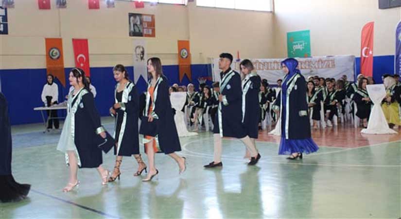 Alucra MYO 2024 mezunlarını uğurladı