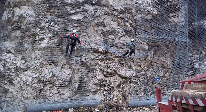 Heyelan tehlikesi önleniyor