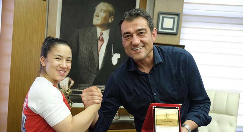 Milli gururumuz Deva Dübüş Başkan Köse’yi ziyaret etti