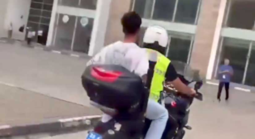 Geç kalan öğrencilere Polis ekipleri yardımcı oldu