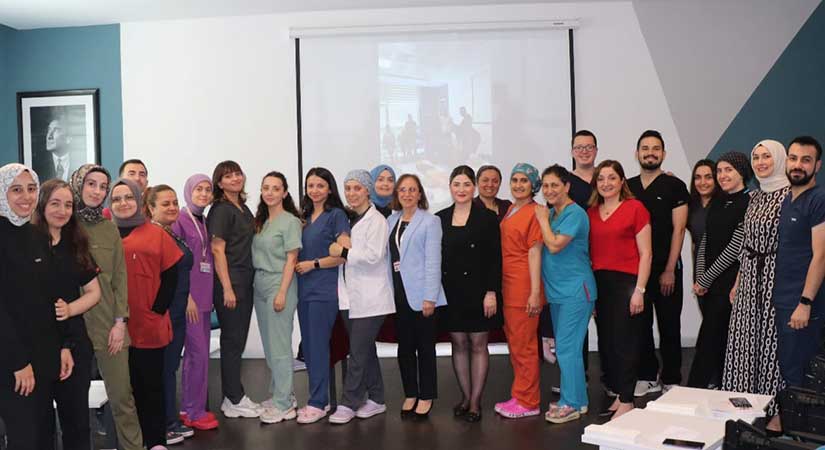 Yoğun bakım hemşirelerine eğitim