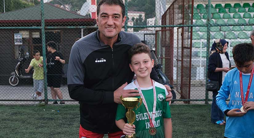 Kupa ve madalya töreniyle tamamlandı