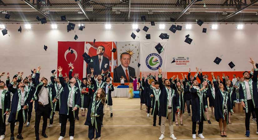 Spor Bilimleri Fakültesi mezuniyet töreni düzenledi