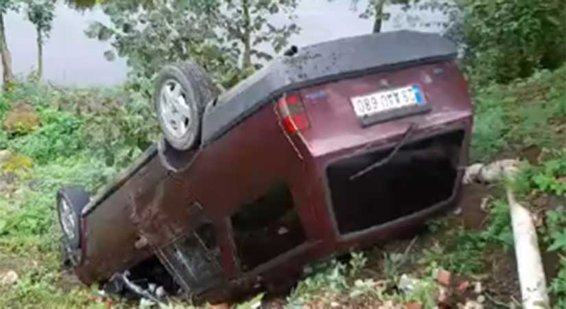 Görele’de araç şarampole yuvarlandı