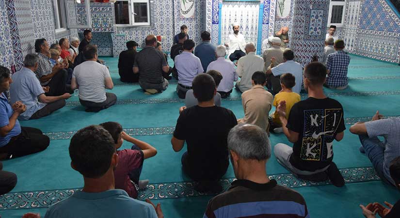 Askere gidecek gençler için duygusal tören