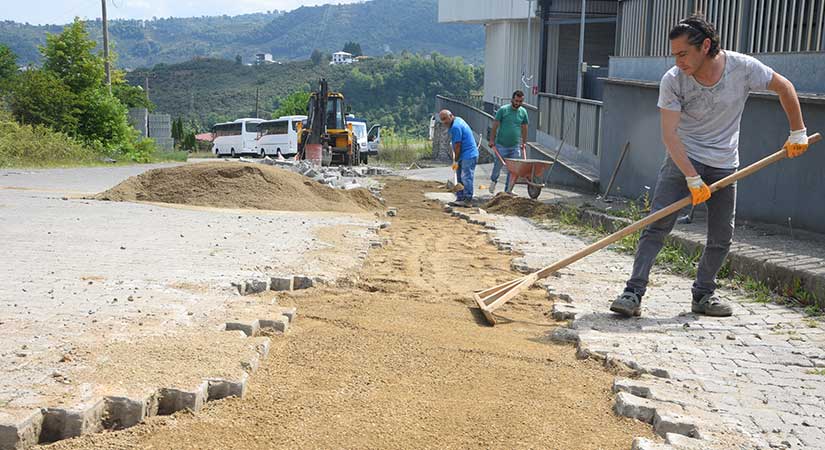 Belediyenin sokaklara sıcak dokunuşu sürüyor