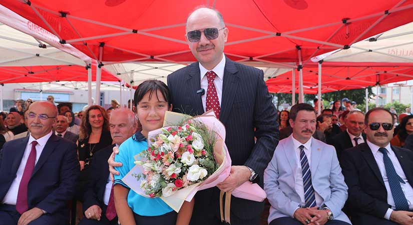 71 bin öğrenci ve 6100 öğretmen ders başında