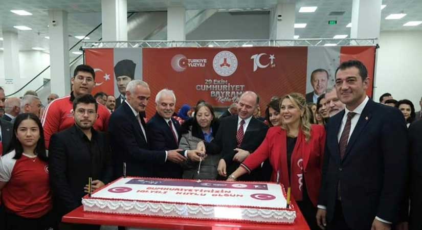 Vali Serdengeçti’den yeni yüzyıl mesajı