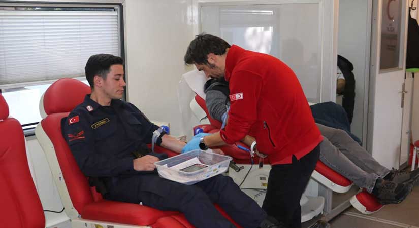 Jandarma’dan Kızılay Haftası’na destek