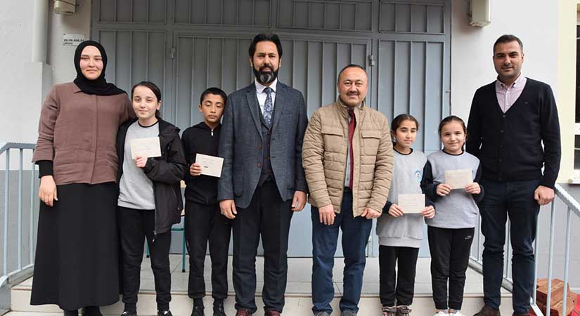 Öğrenciler ödüllendirildi