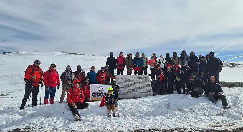 Şehitler için saygı duruşu
