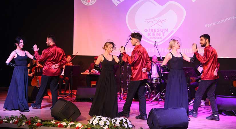 Kent Orkestrası Öğretmenler Günü nedeniyle sahne aldı